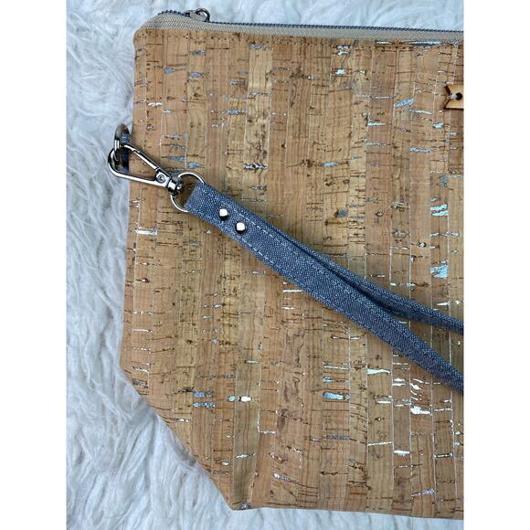 NWT Courage Tan Silver Gray Adventurer Cosmetic Bag - Picture 5 of 8